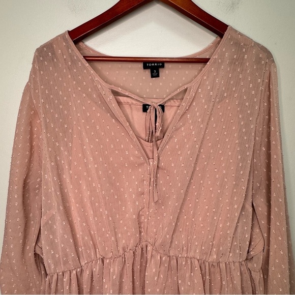 Torrid Blush Clip Dot Tie Babydoll Blouse Size 3x - Picture 5 of 11